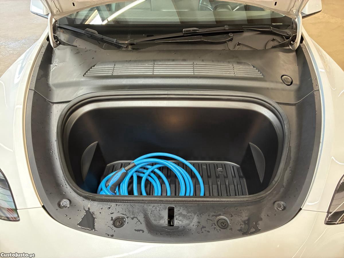 Tesla Model Y Standard RWD — fotografia 2
