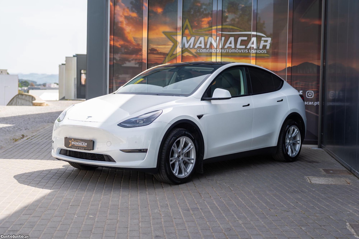Tesla Model Y Long Range Dual Motor AWD — fotografia 21