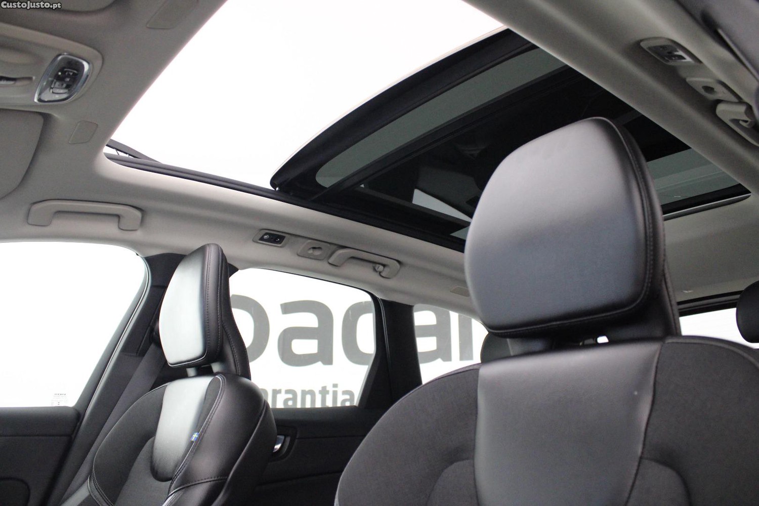 Volvo XC 60 T8 PHEV MOMENTUM PLUS (AUTO) — fotografia 11
