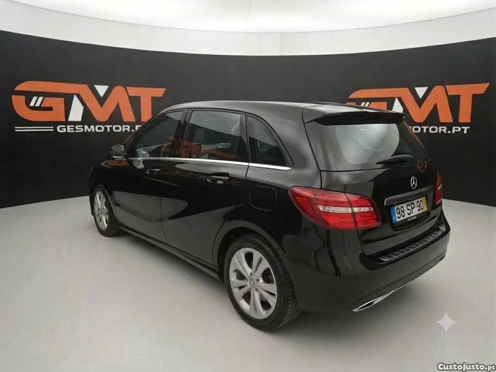 Mercedes-Benz B 180 D urban — fotografia 11
