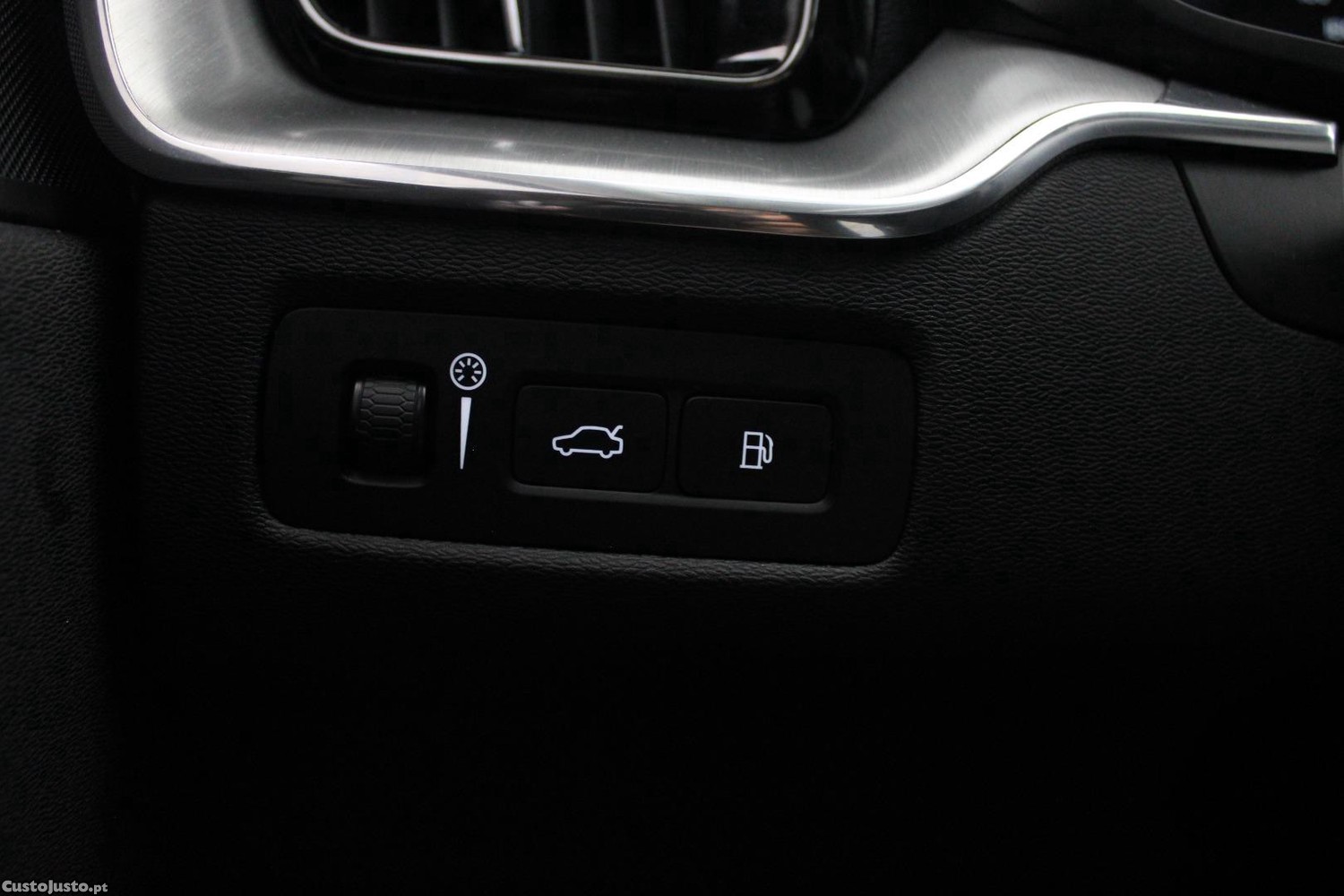 Volvo XC 60 T8 PHEV MOMENTUM PLUS (AUTO) — fotografia 29