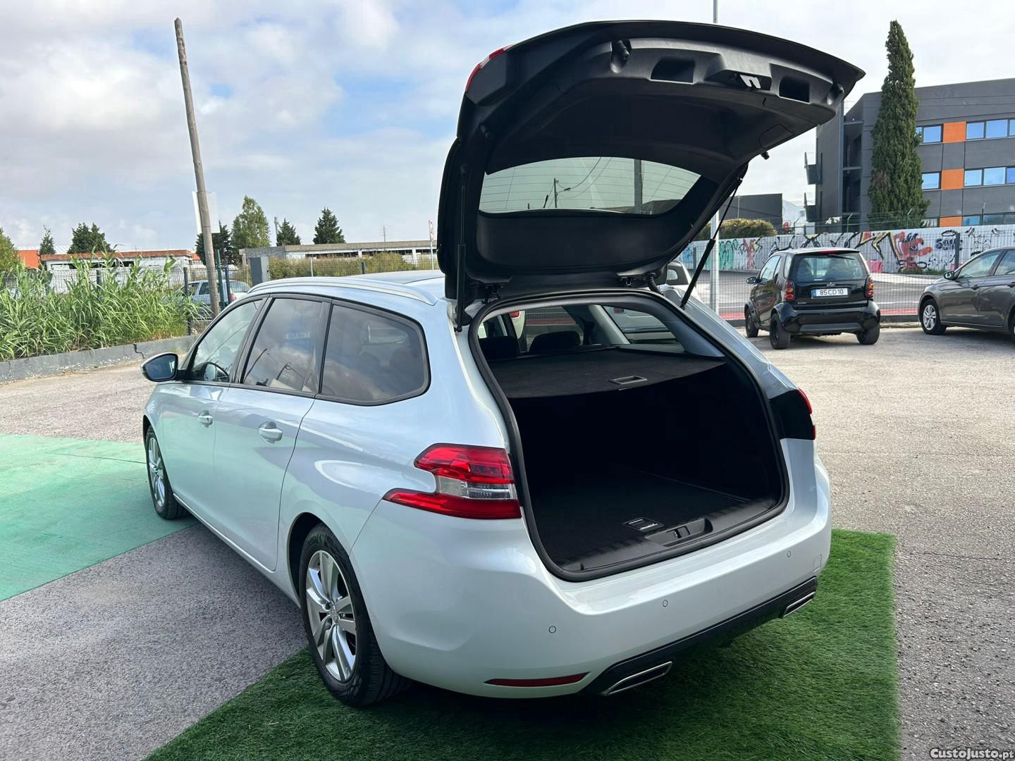 Peugeot 308 1.6 BlueHDi Allure — fotografia 8