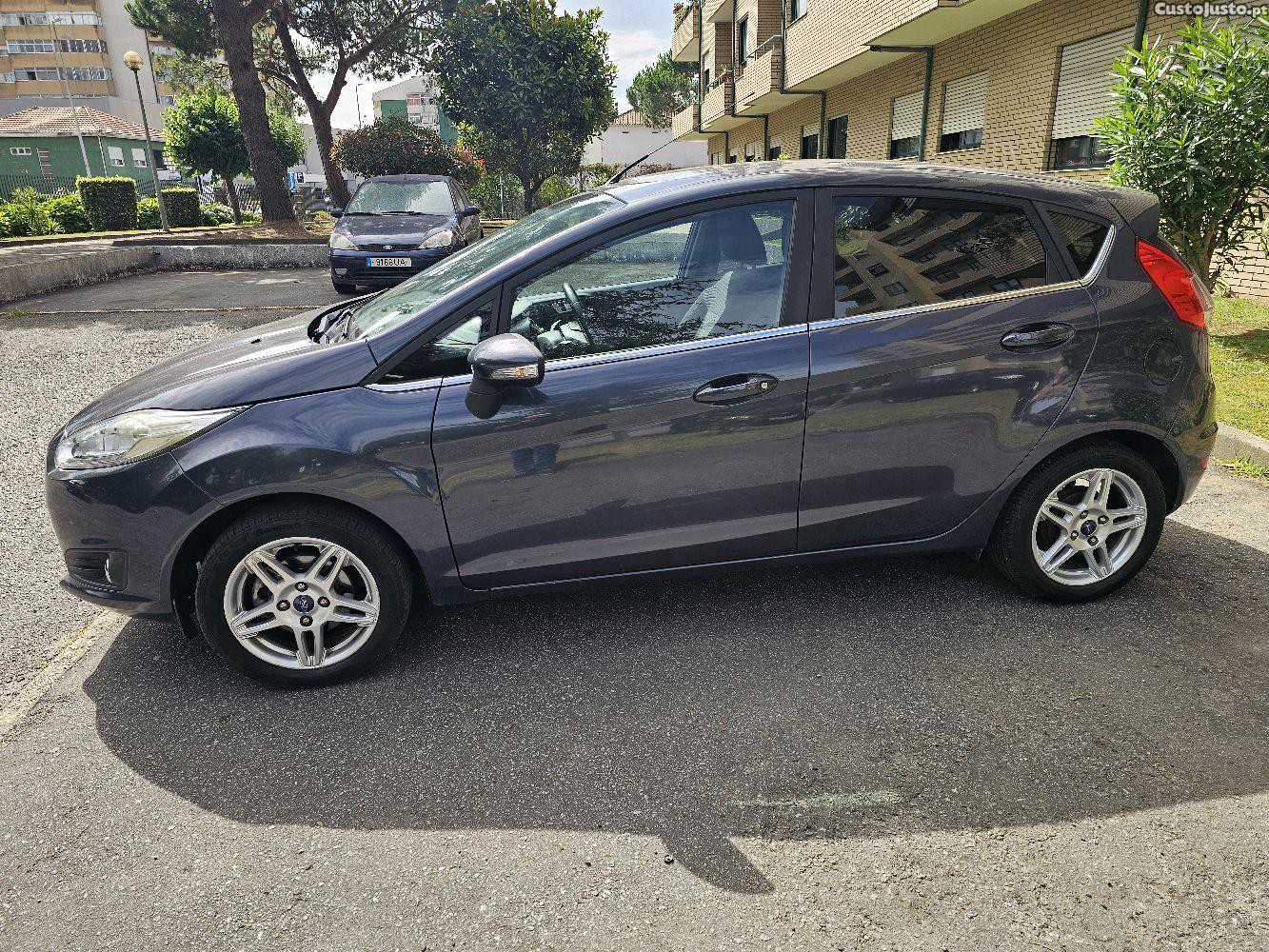 Ford Fiesta 1.0 Gasolina — fotografia 2