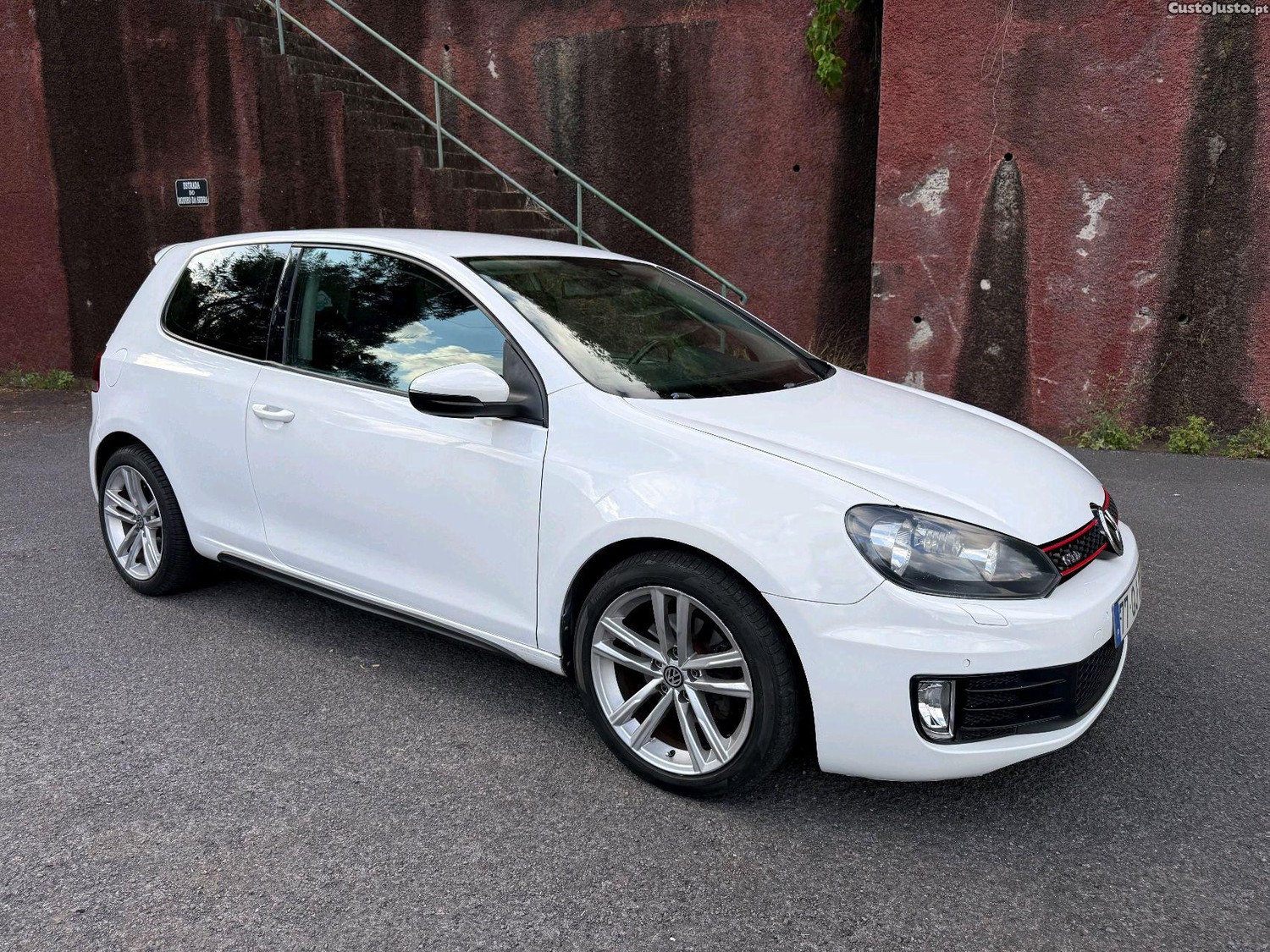 Volkswagen Golf 2.0 TDi Highline — fotografia 8