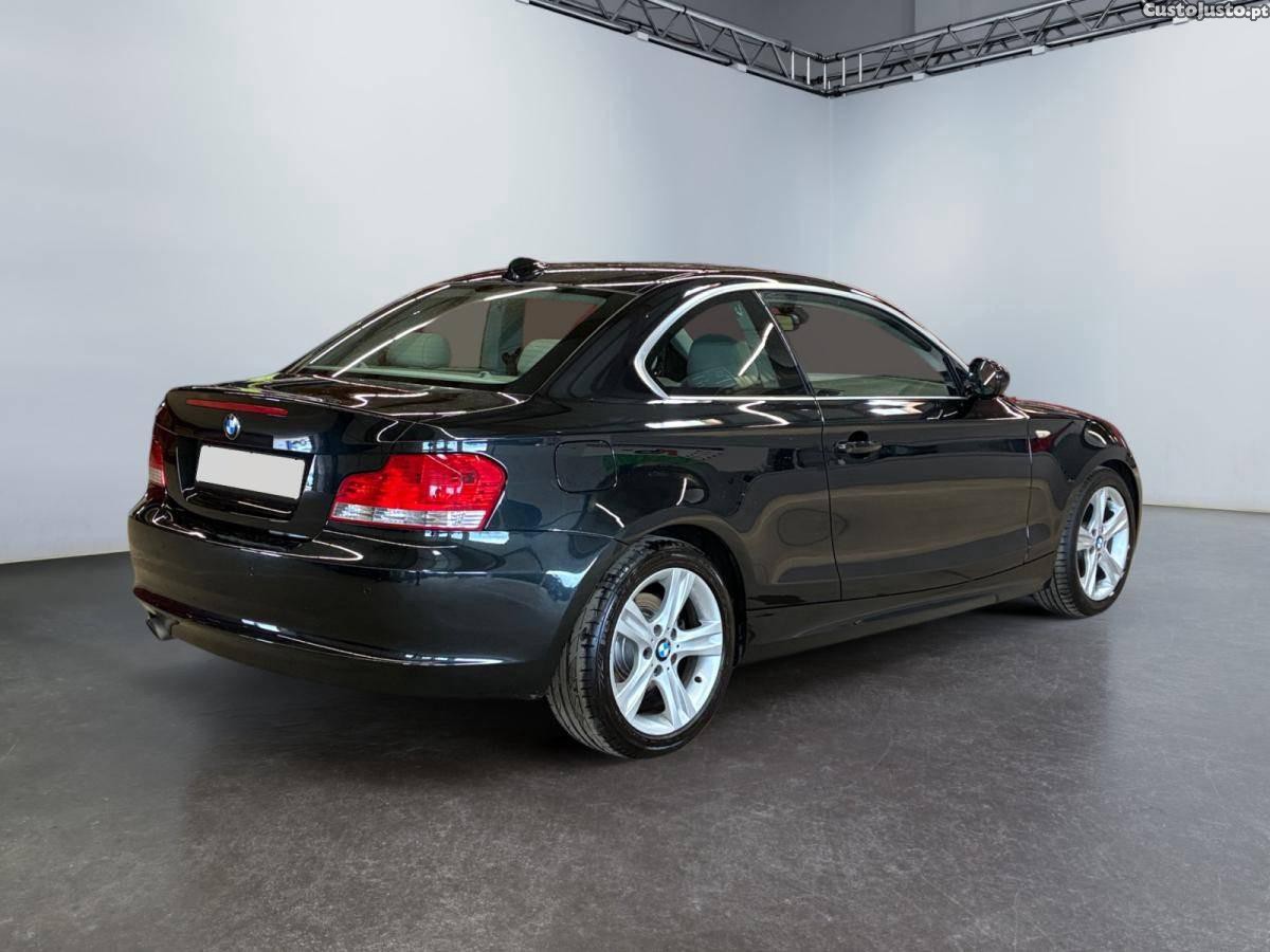 BMW 120 i Edition Confort — fotografia 7