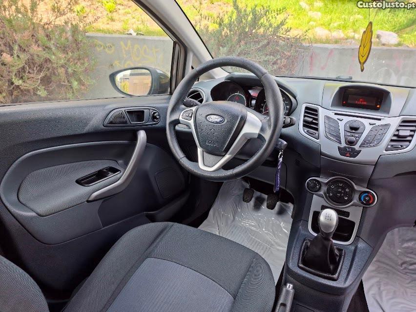 Ford Fiesta 1,4 TDCi Trend — fotografia 2