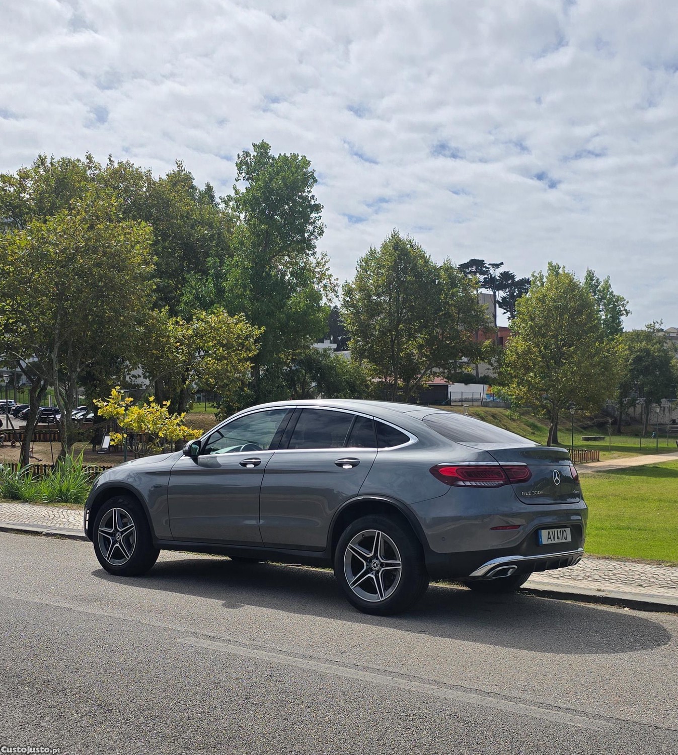 Mercedes-Benz GLC 300 e Coupé Hibrido-Plugin 4Matic — fotografia 3
