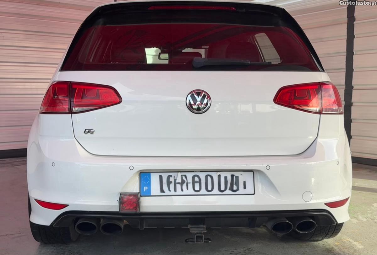 Volkswagen Golf 2.0 TSi R — fotografia 8