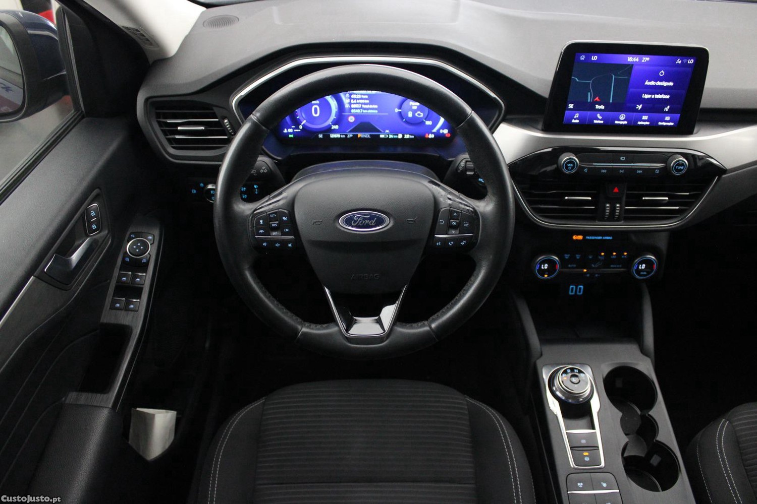 Ford Kuga 2.5 P-HEV TITANIUM (AUTO) — fotografia 26