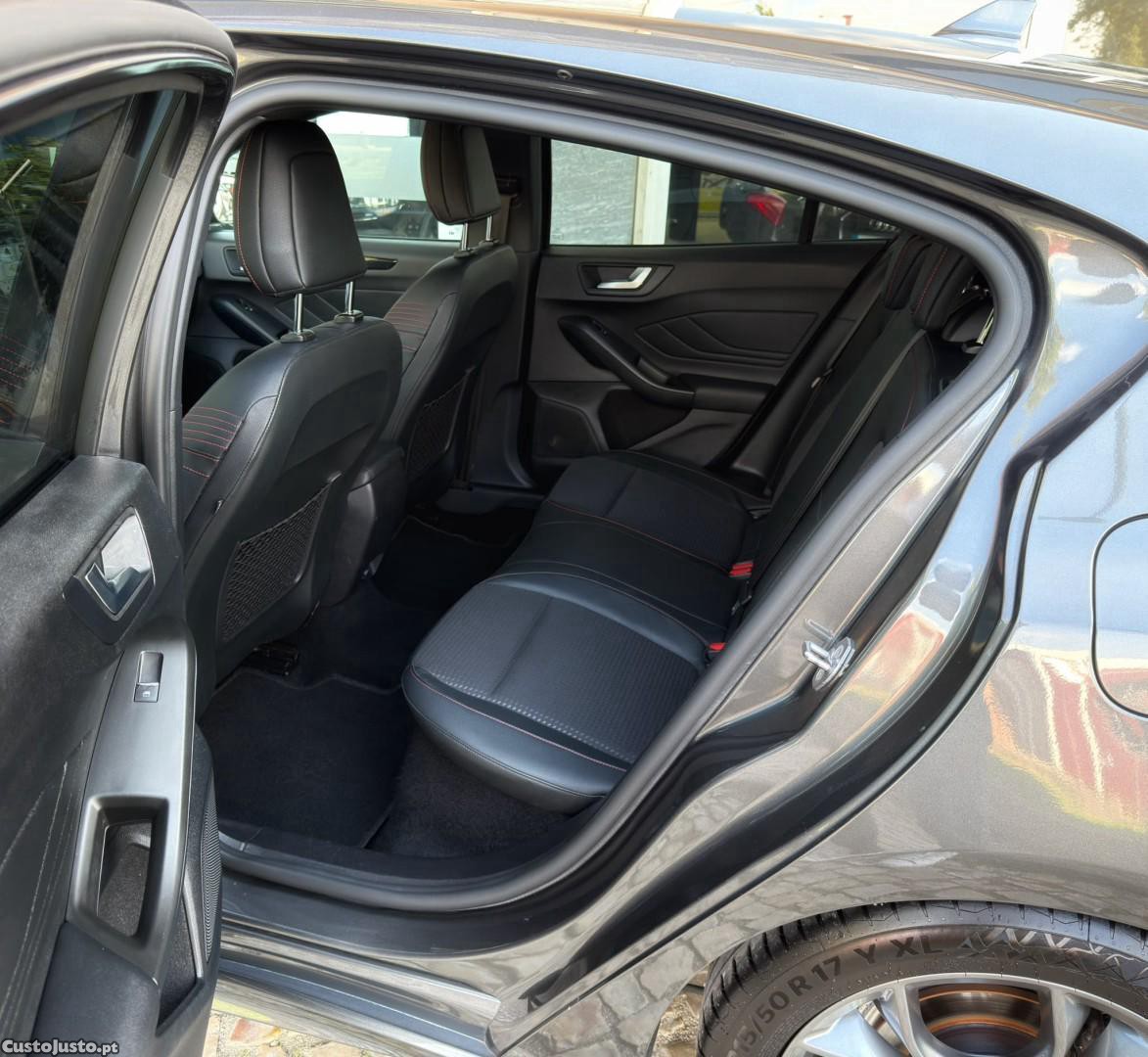 Ford Focus 1.0 EcoBoost ST-Line — fotografia 3