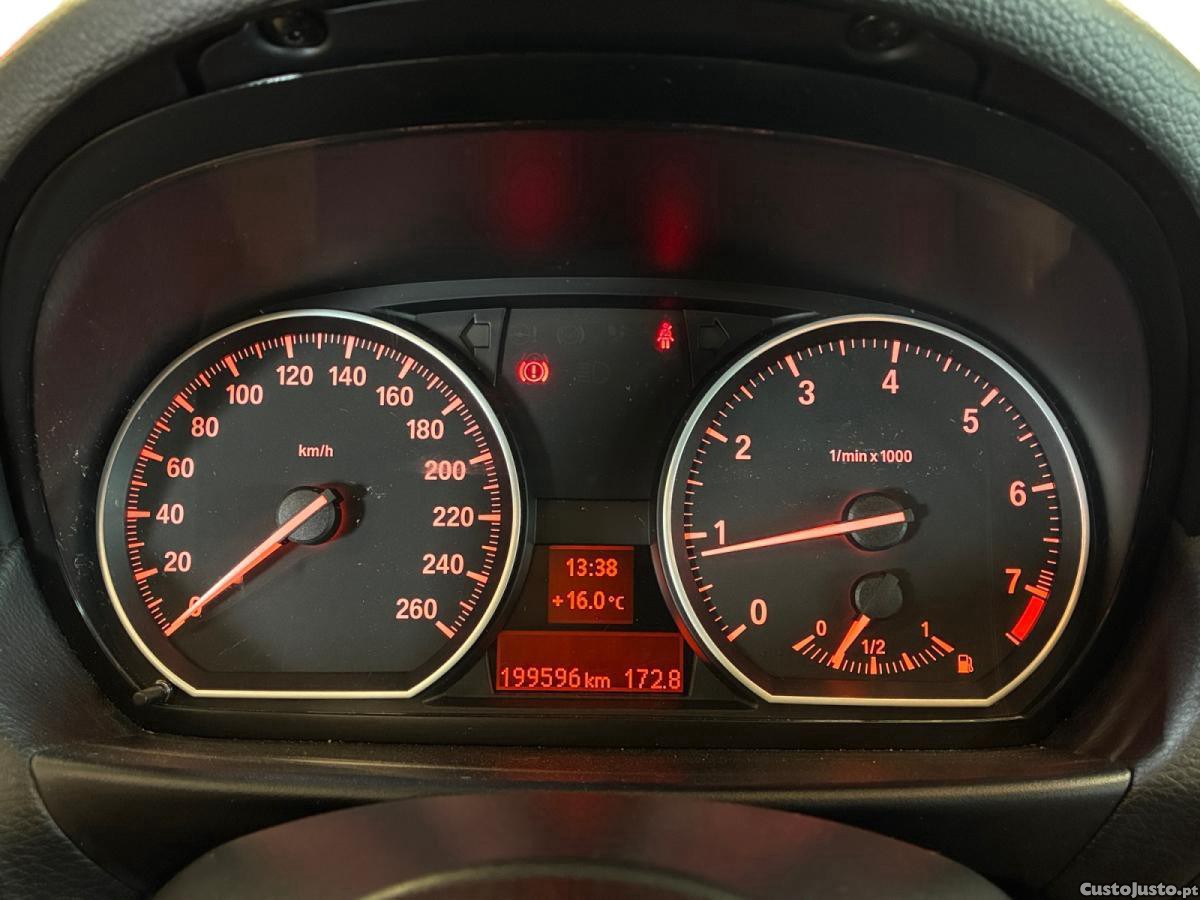 BMW 120 i Edition Confort — fotografia 3