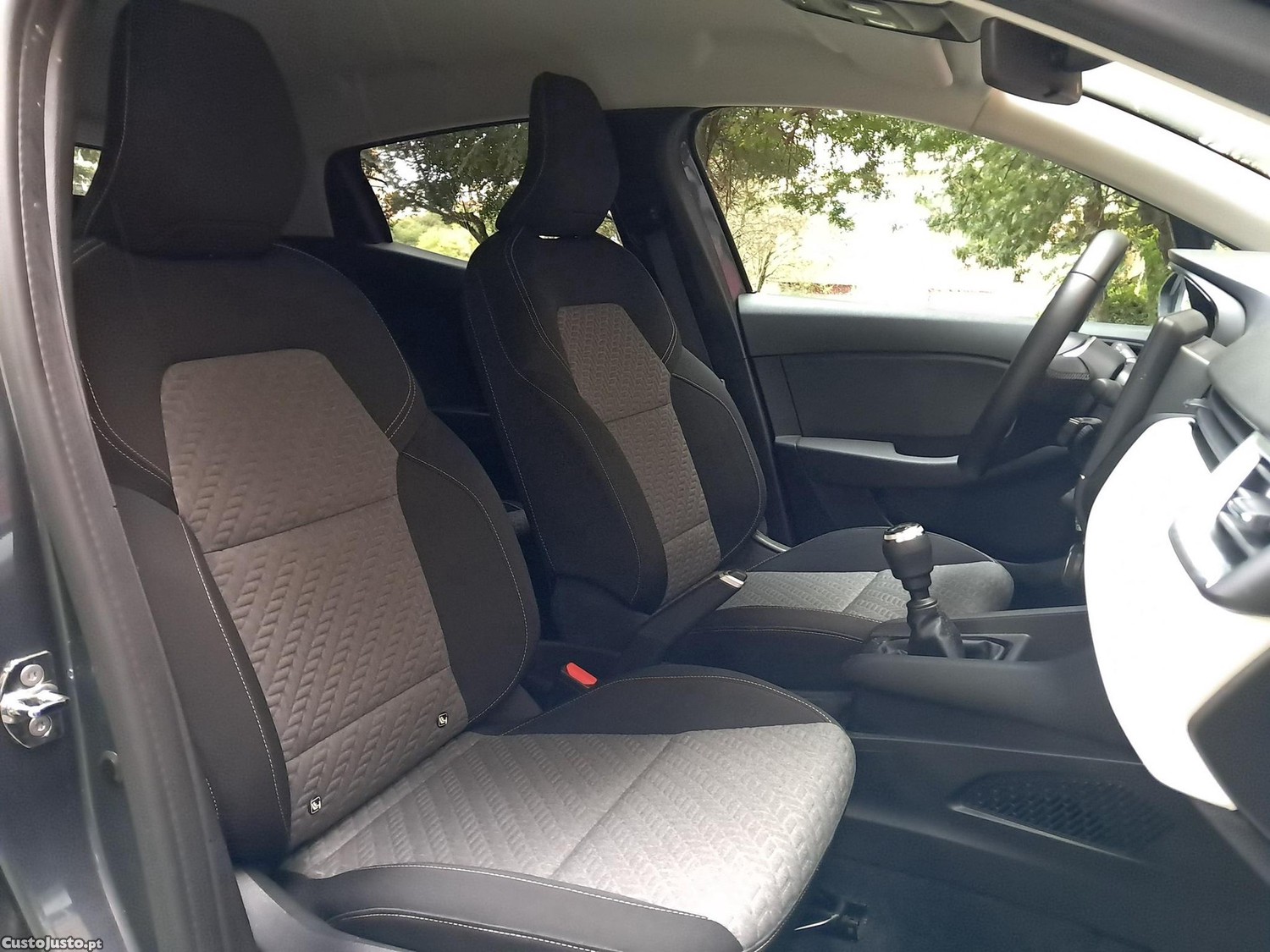 Renault Clio 1.0 TCe Intens — fotografia 9