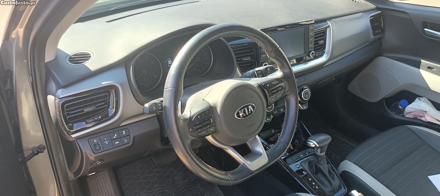 Kia Stonic 1.0 T-GDI 120cv Tech - 20 foto 5