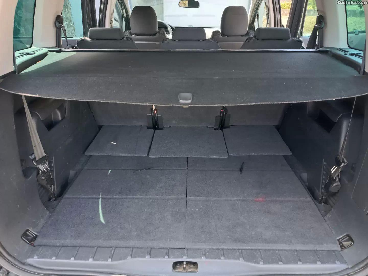 Peugeot 5008 1.6 hdi 7l se style — fotografia 2