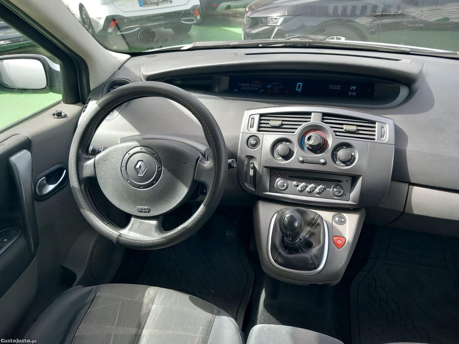 Renault Scénic 1.5 dCi Confort — fotografia 10