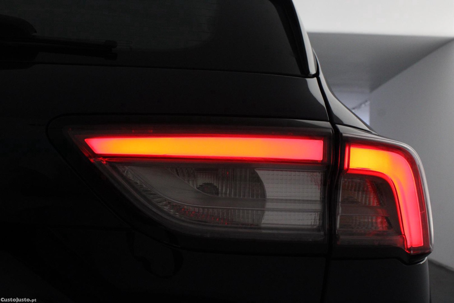 Ford Kuga 2.5 P-HEV TITANIUM (AUTO) — fotografia 3