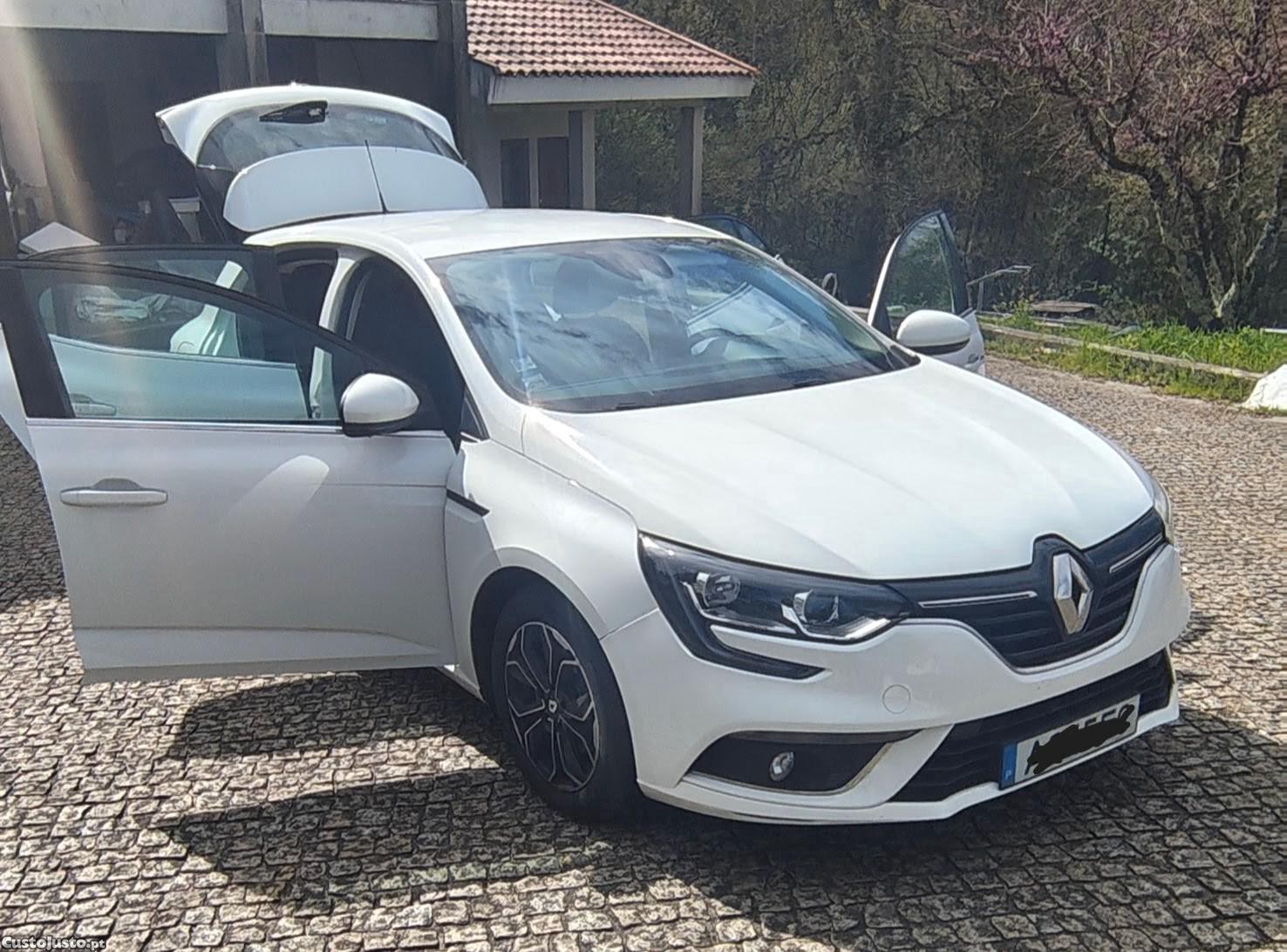 Renault Mégane IV — fotografia 11