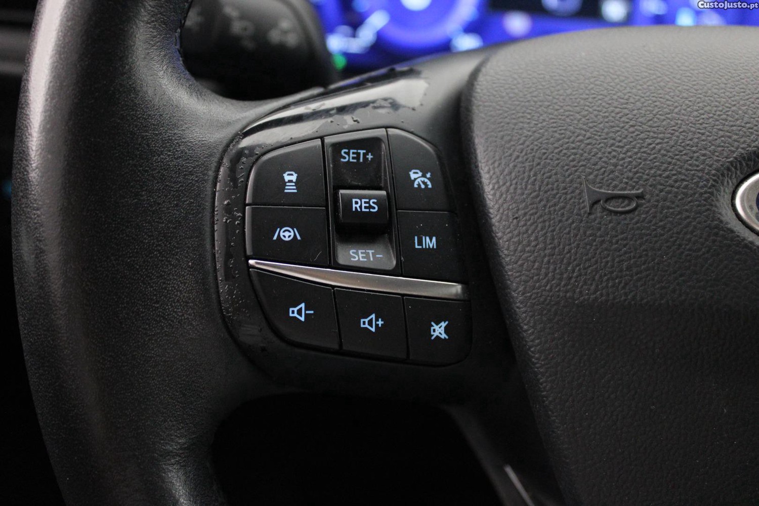 Ford Kuga 2.5 P-HEV TITANIUM (AUTO) — fotografia 25