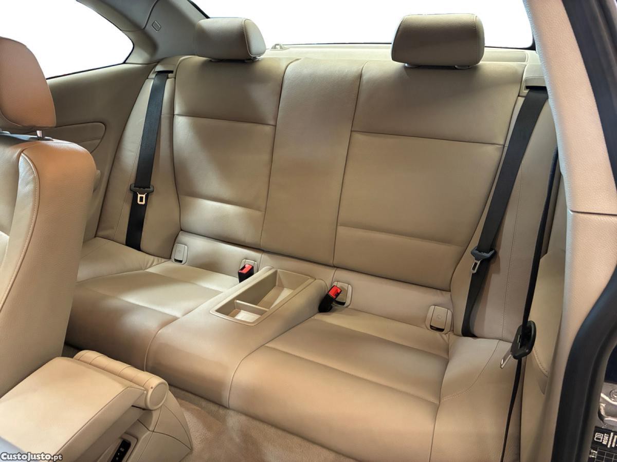 BMW 120 i Edition Confort — fotografia 2