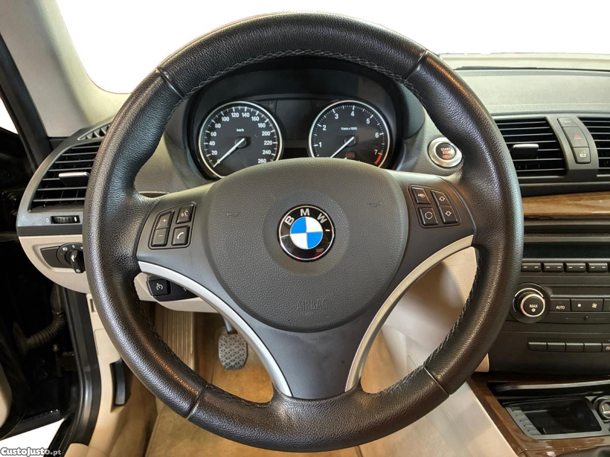 BMW 120 i Edition Confort — fotografia 4