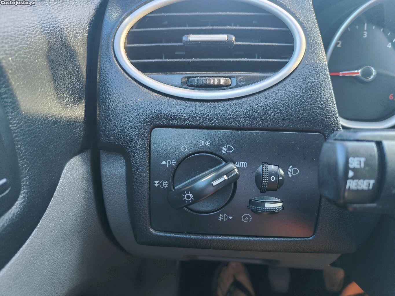 Ford Focus Titanium 1.6 TDCi 90cv - C/ NOVA — fotografia 3