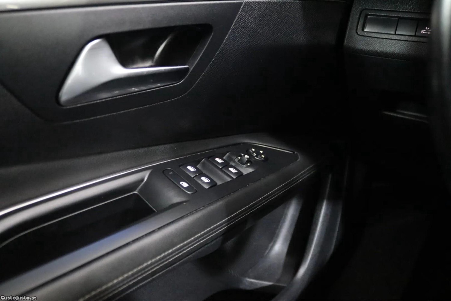 Peugeot 3008 1.2 PureTech Allure Pack EAT8 — fotografia 3