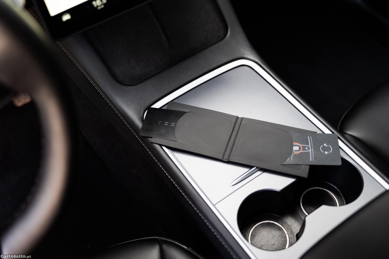 Tesla Model Y Long Range Dual Motor AWD — fotografia 2