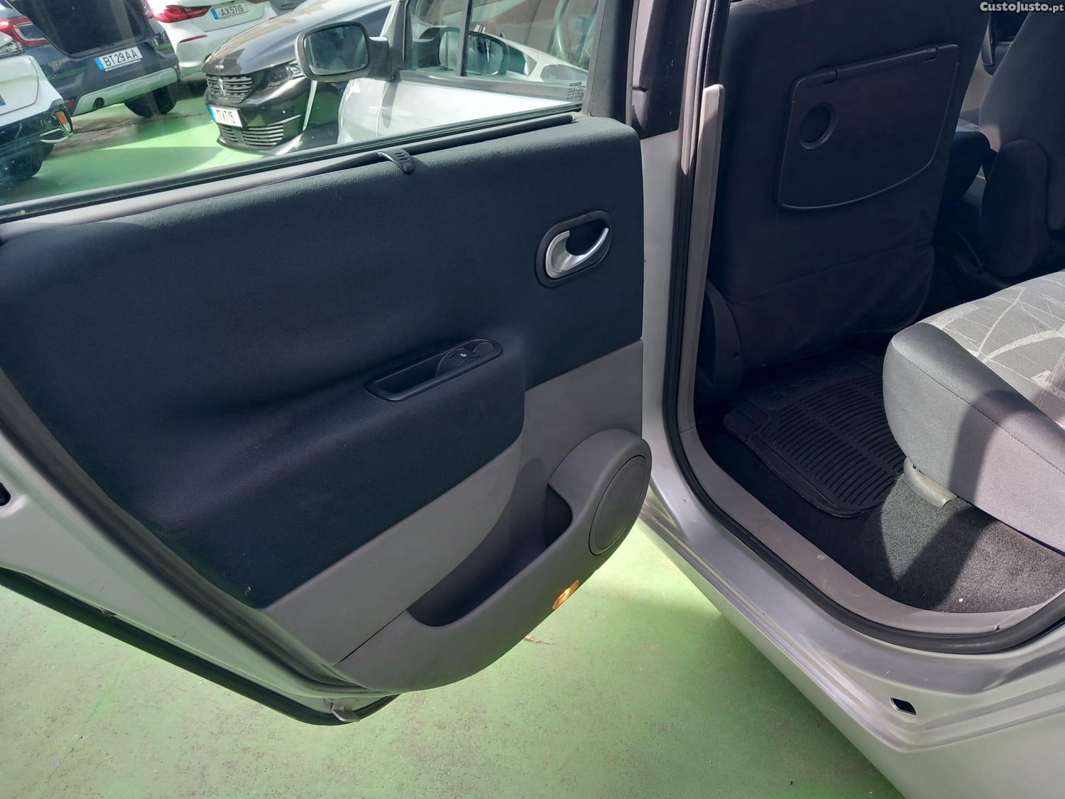 Renault Scénic 1.5 dCi Confort — fotografia 4