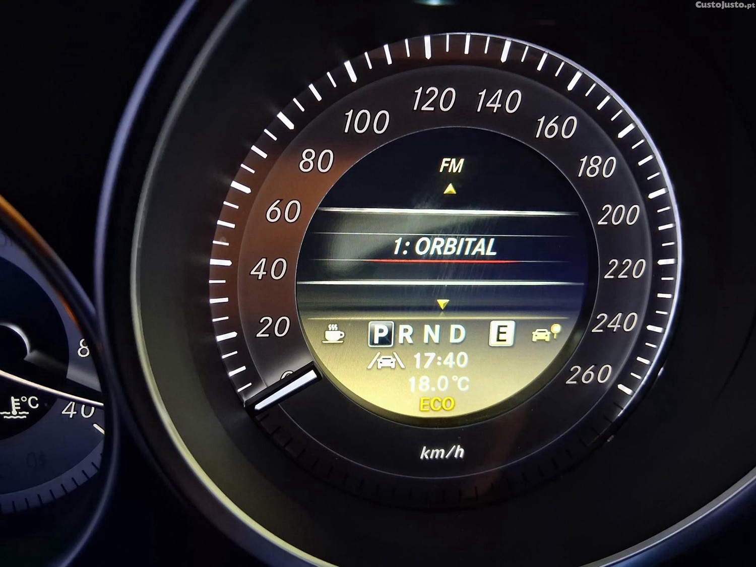Mercedes-Benz C 350 4 matic — fotografia 6