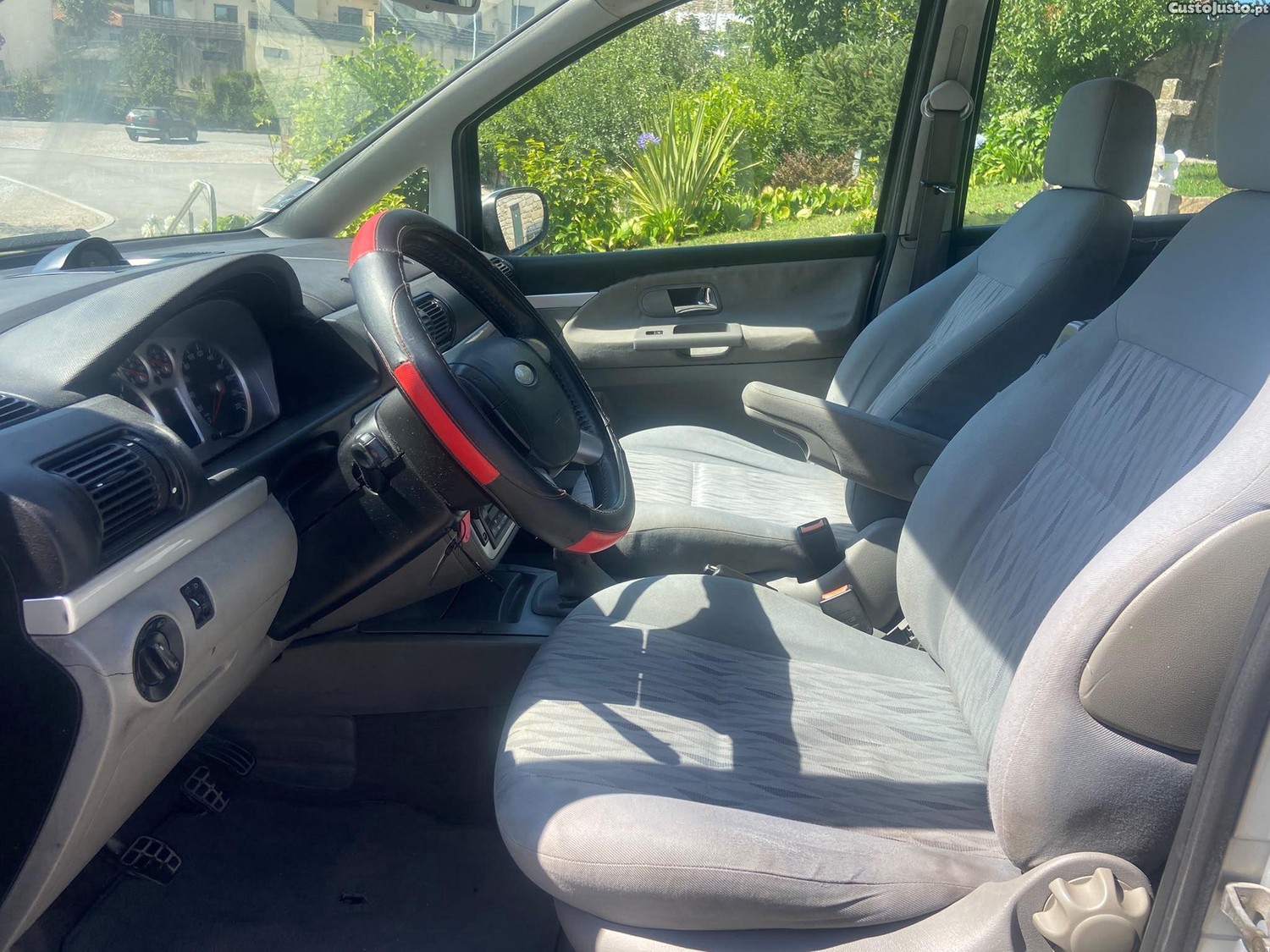 Ford Galaxy 1.9 TDI — fotografia 6