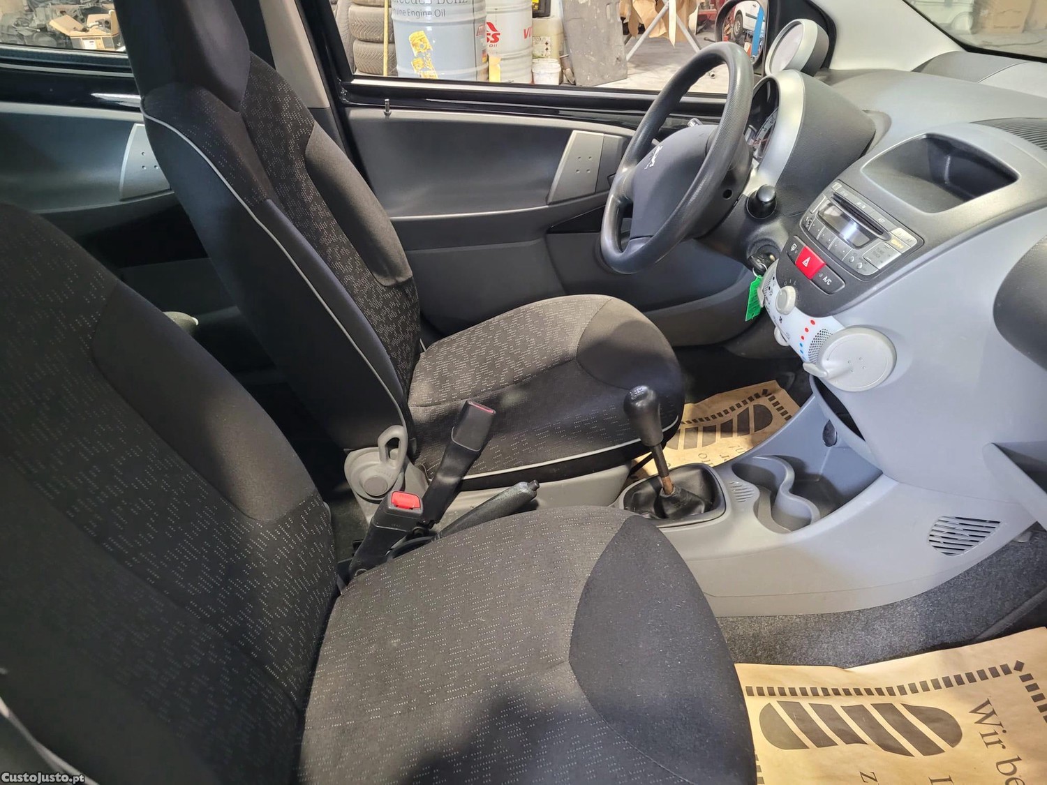 Peugeot 107 1.0 Gasolina - Ar condicionado - 4 Lugares — fotografia 5