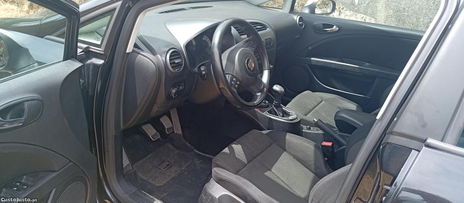 SEAT Leon FR 2.0 TDI — fotografia 3