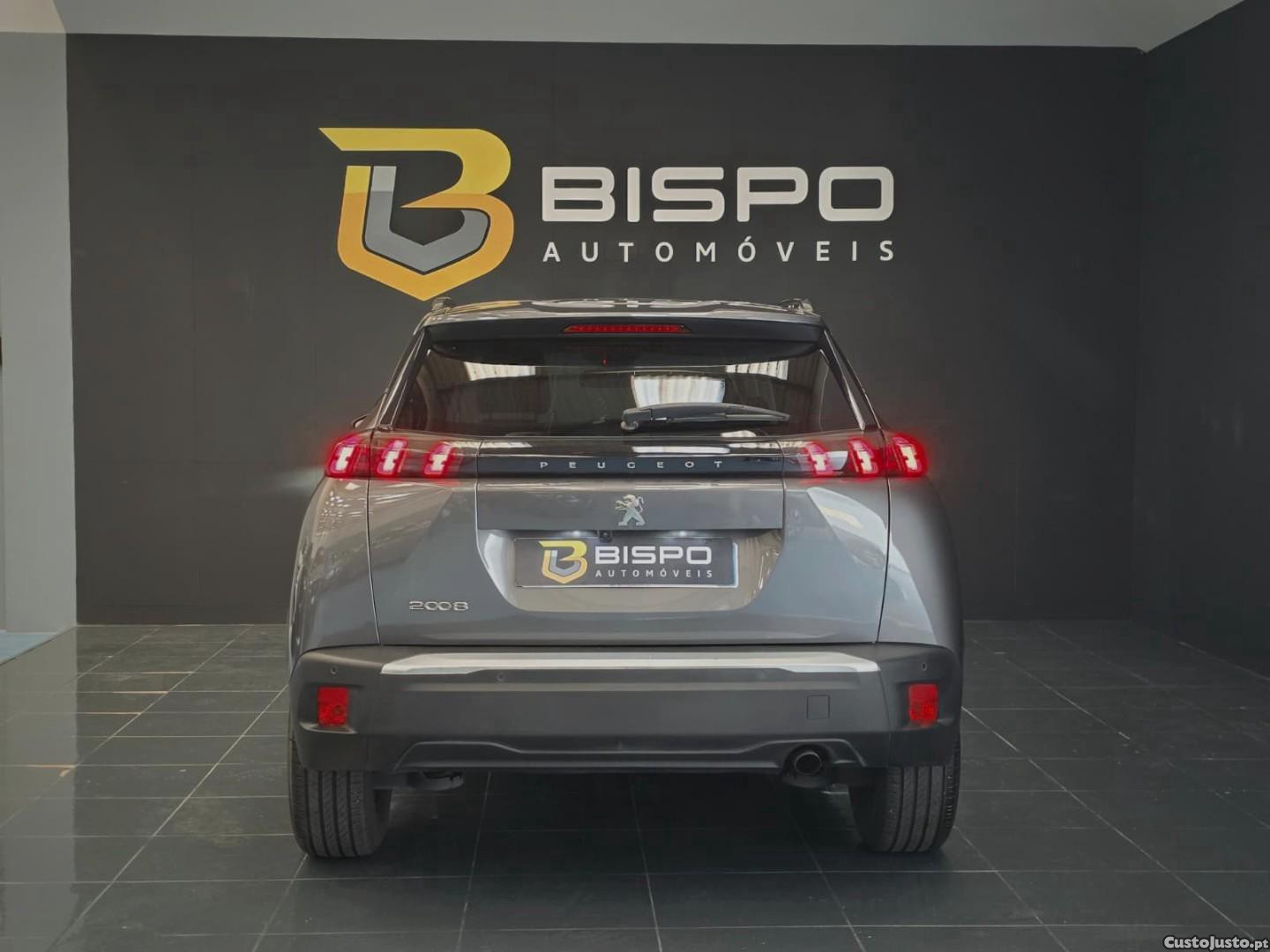 Peugeot 2008 PureTech 100 Allure — fotografia 11