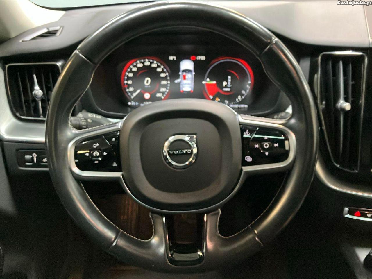 Volvo XC 60 2.0 T8 PHEV Momentum AWD — fotografia 16