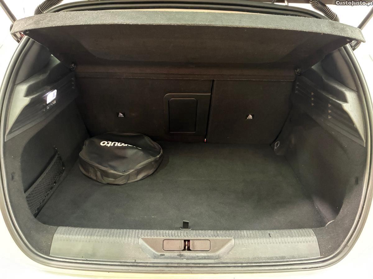 Peugeot 308 1.6 Hybrid Allure e-EAT8 — fotografia 3