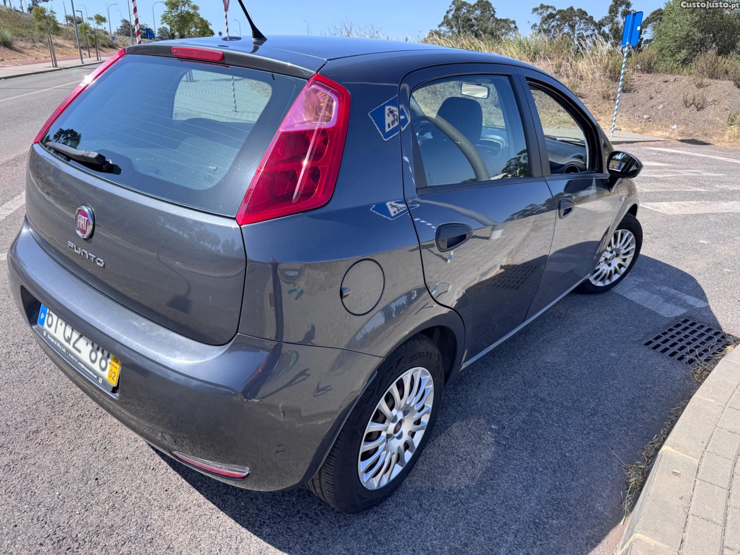 Fiat Punto Turbo Diesel - ano 2016 — fotografia 2