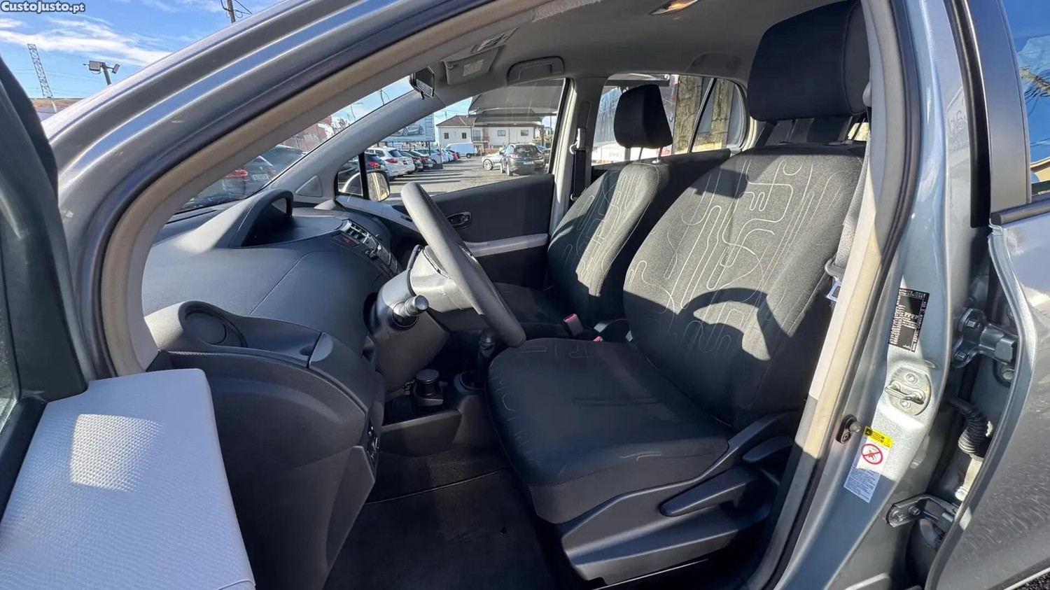 Toyota Yaris 1.0 VVT-i Comfort+AC — fotografia 19