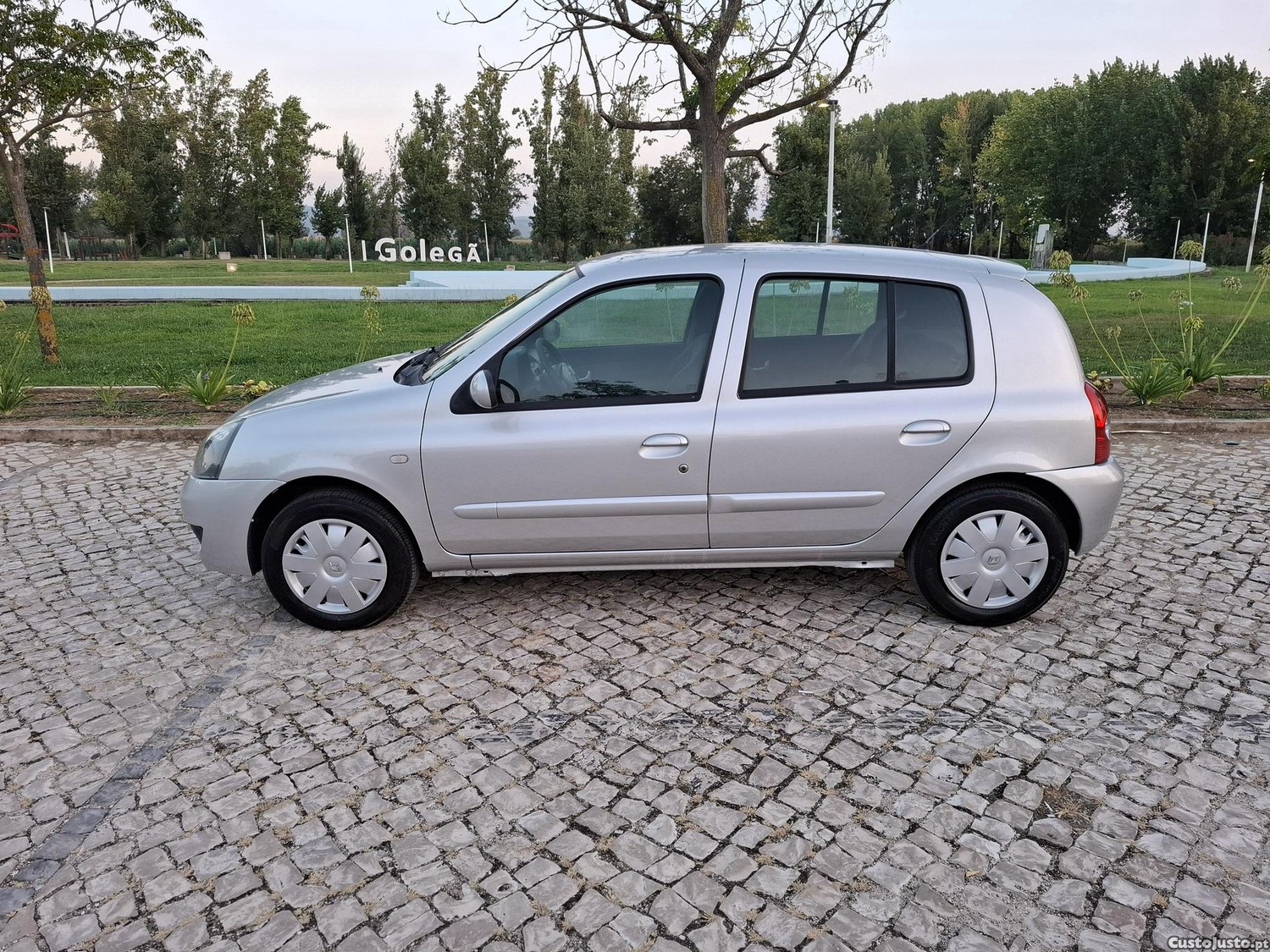 Renault Clio 1.2i AC — fotografia 9