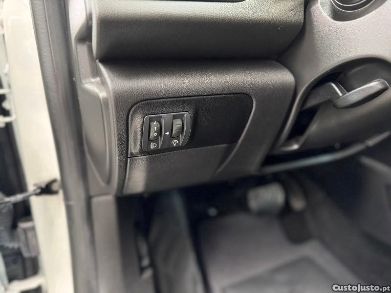 Renault Mégane BLUE dCi 115 EDC INTENS — fotografia 13