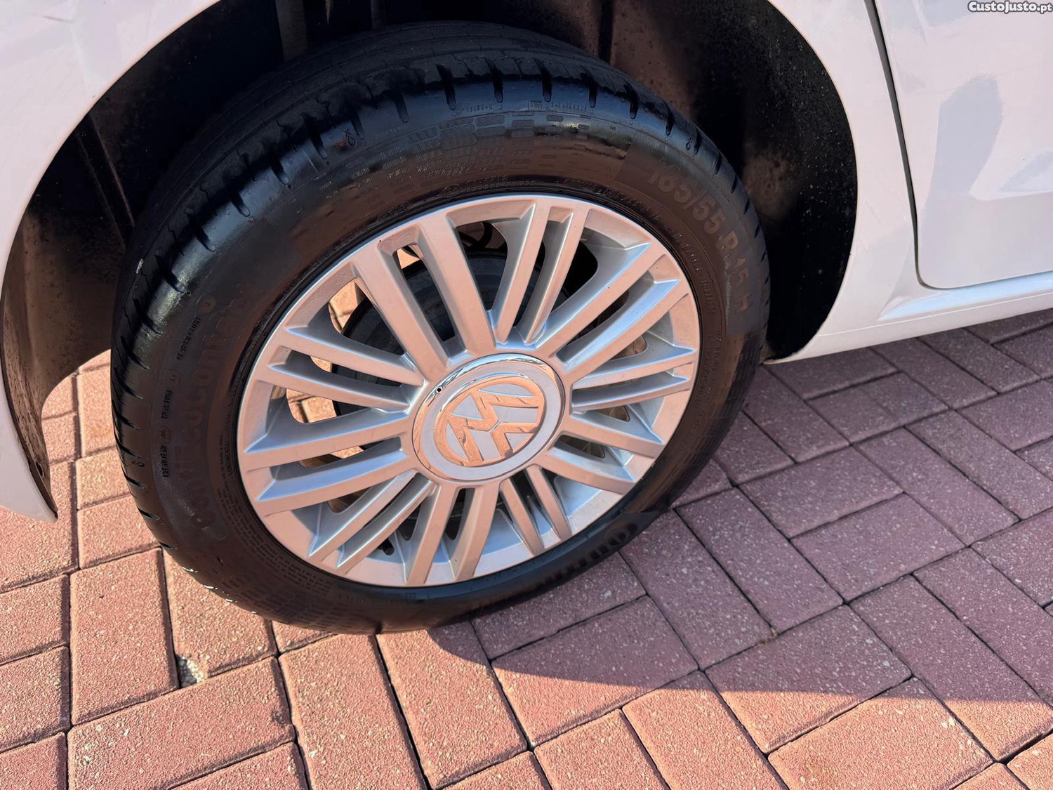 Volkswagen Up! 1.0 MoveAuto — fotografia 4