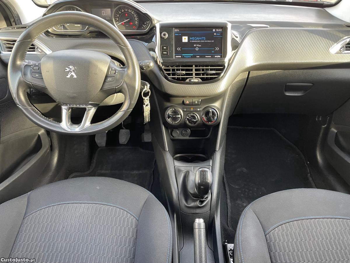 Peugeot 208 1.6 HDI STYLE - 18 foto 5