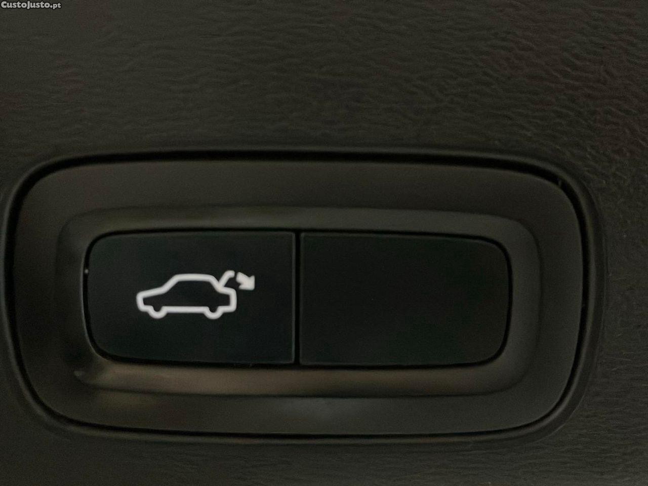 Volvo XC 60 2.0 T8 PHEV Momentum AWD — fotografia 5