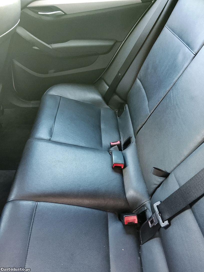 BMW X1 Sdrive18d — fotografia 2