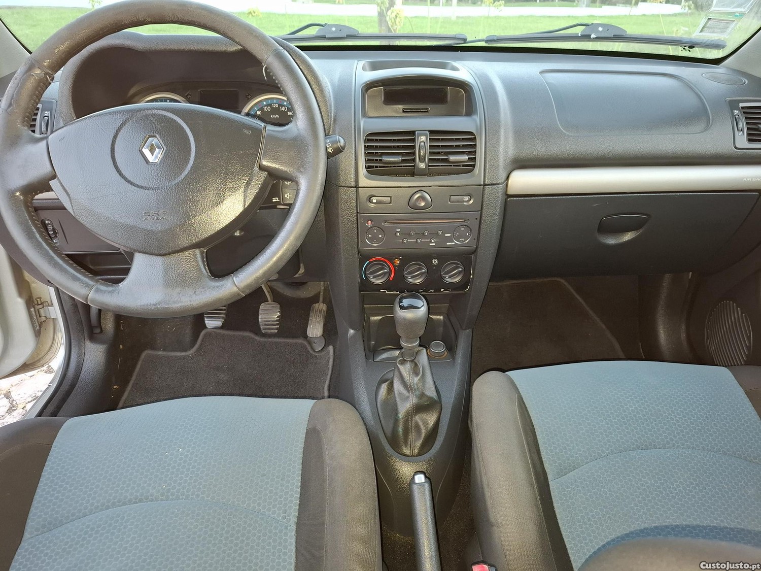 Renault Clio 1.2i AC — fotografia 14