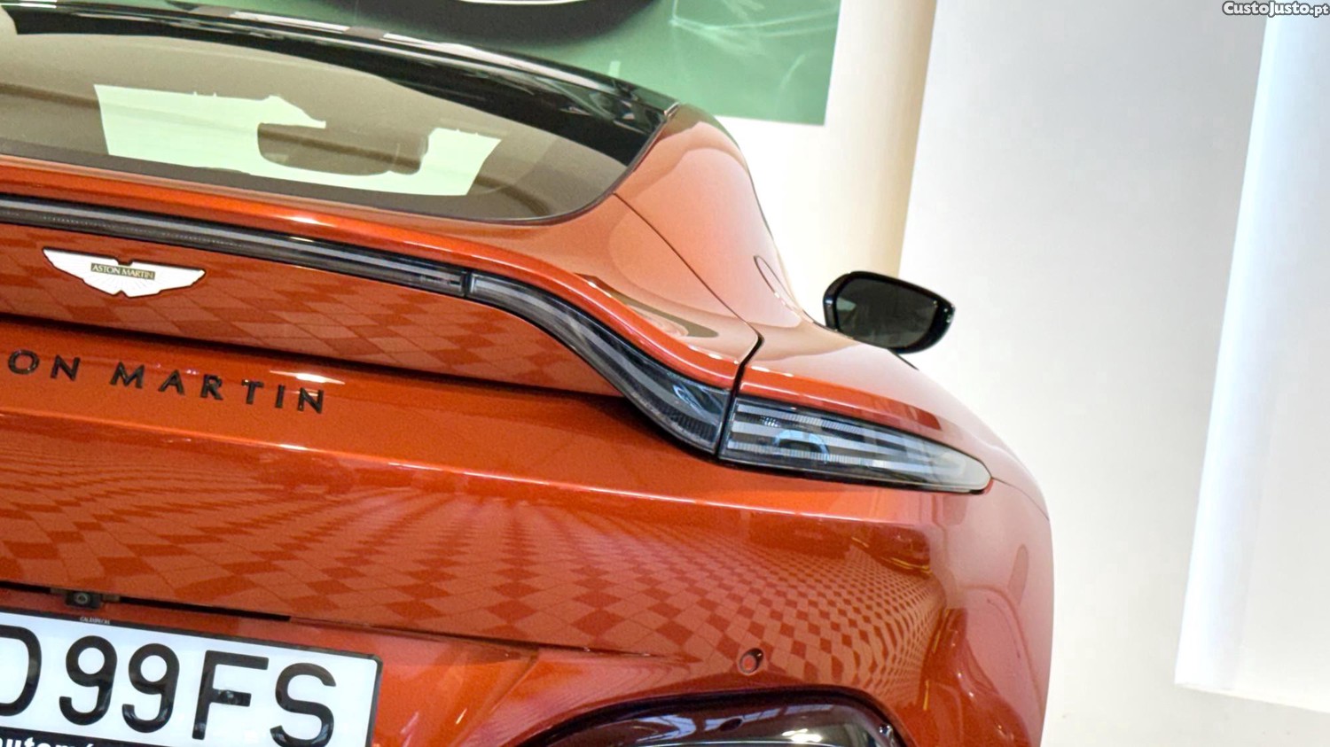 Aston Martin Vantage V8 — fotografia 16