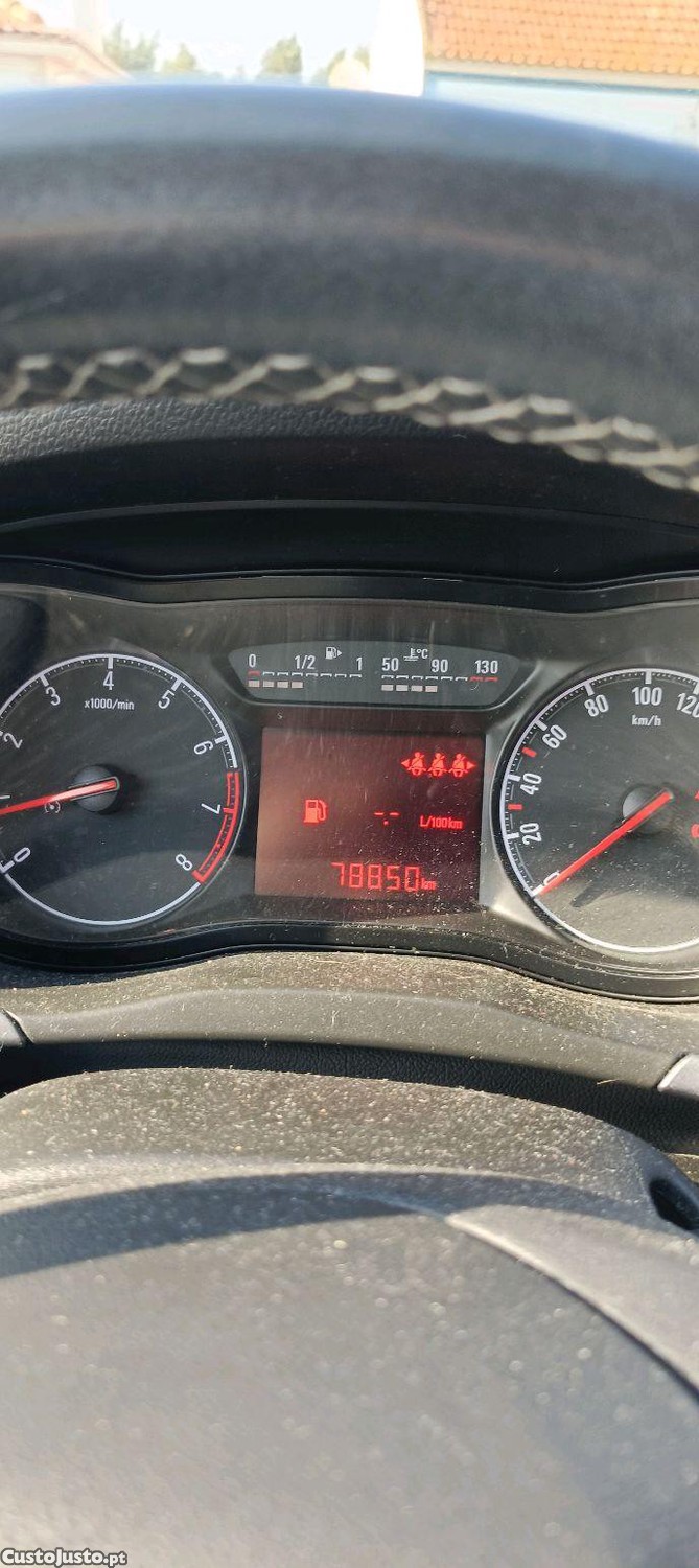 Opel Corsa 1.2 — fotografia 2