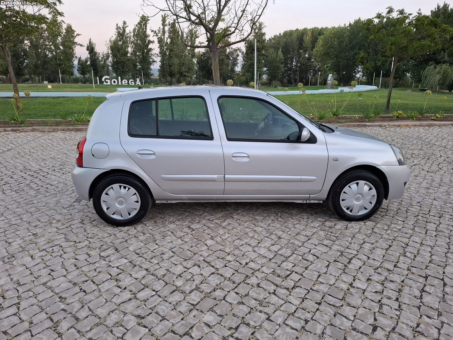 Renault Clio 1.2i AC — fotografia 2