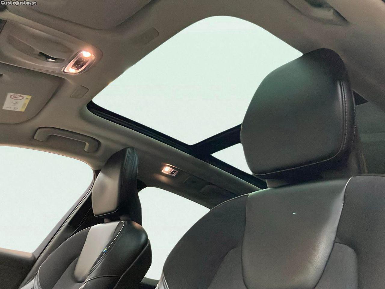 Volvo XC 60 2.0 T8 PHEV Momentum AWD — fotografia 7