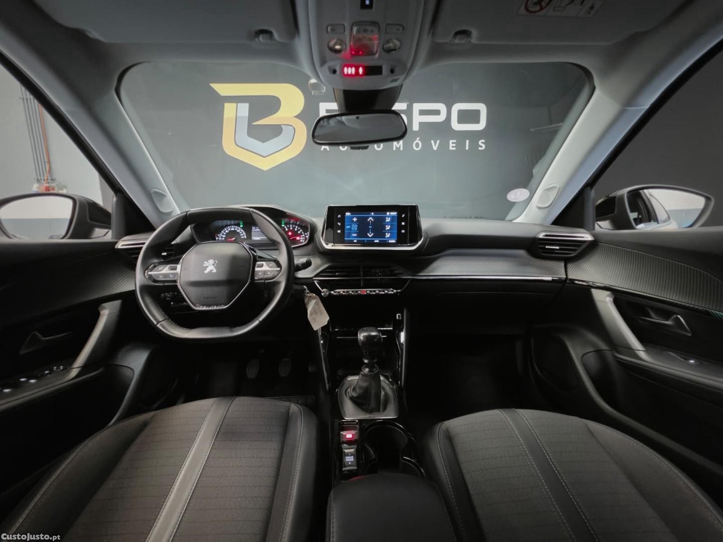 Peugeot 2008 PureTech 100 Allure — fotografia 10