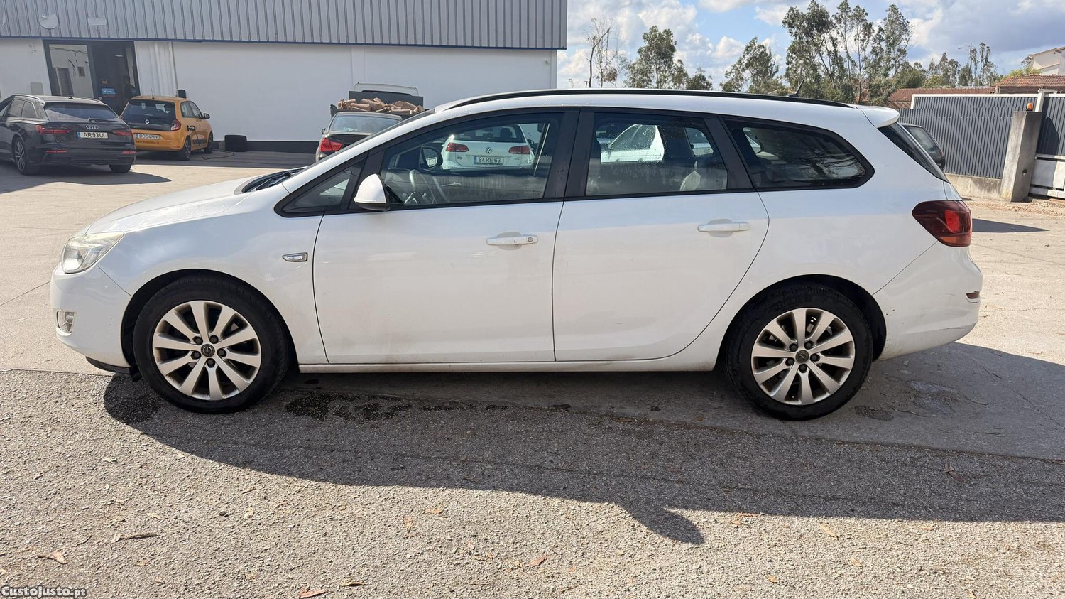 Opel Astra J Sports Tourer 1.7 CDTI de 2011 — fotografia 10